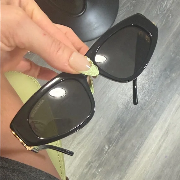 Balenciaga Black Rectangular Sunglasses with Case - Picture 6 of 6